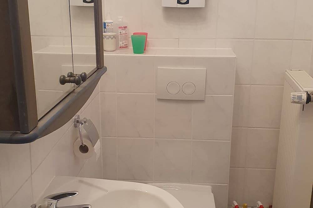 Ganze Wohnung, Wohnen auf dem Dach Bonns, nur 10 Minuten ins Zentrum in Bonn, Rheinland