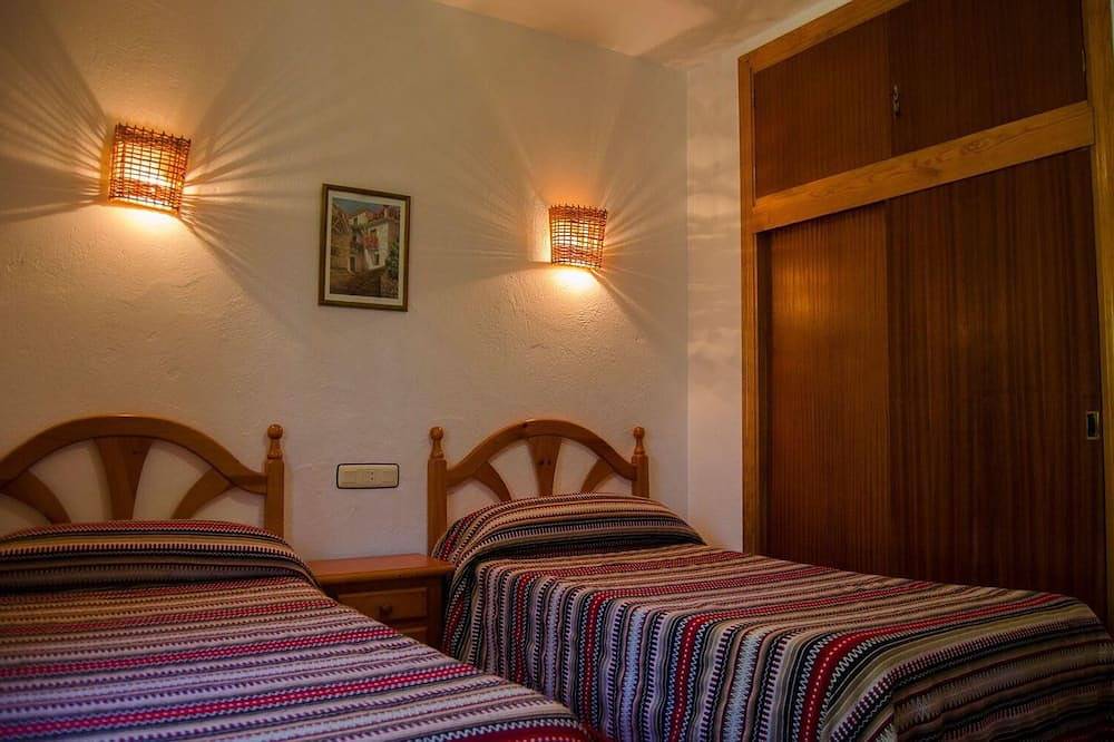 Acogedora casa en complejo con piscina en Válor in Válor, Provincia de Granada