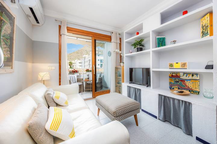 Apartamento inteiro, Apartamento 'Formentor Gloria' com vista para a montanha, Wi-Fi & Terraço in Port de Pollença, Pollença