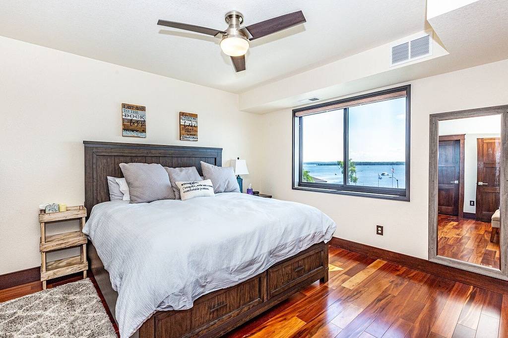 Ganze Wohnung, Starboard Point: Stunning Luxury Condo in the heart of Dl! in Detroit Lakes, Becker County