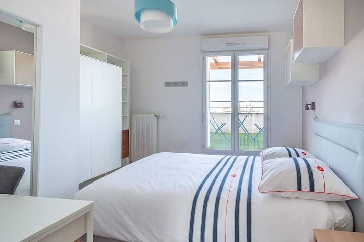 Entire apartment, Charleston Duplex-rooftop « The Place to Be » in Chessy, Seine-et-Marne