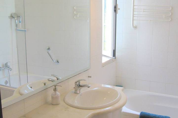 Ganze Wohnung, Sonnige Ferienwohnung mit priv. Pool, Großraum Lissabon. Familienfreundlich. in Loures, Costa de Lisboa