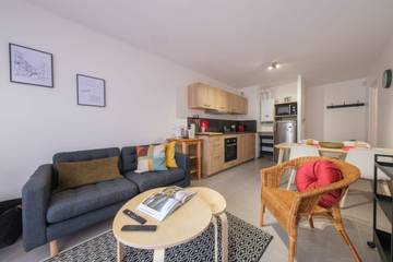 Gîte pour 4 personnes, avec balcon, adapté aux familles à Annecy