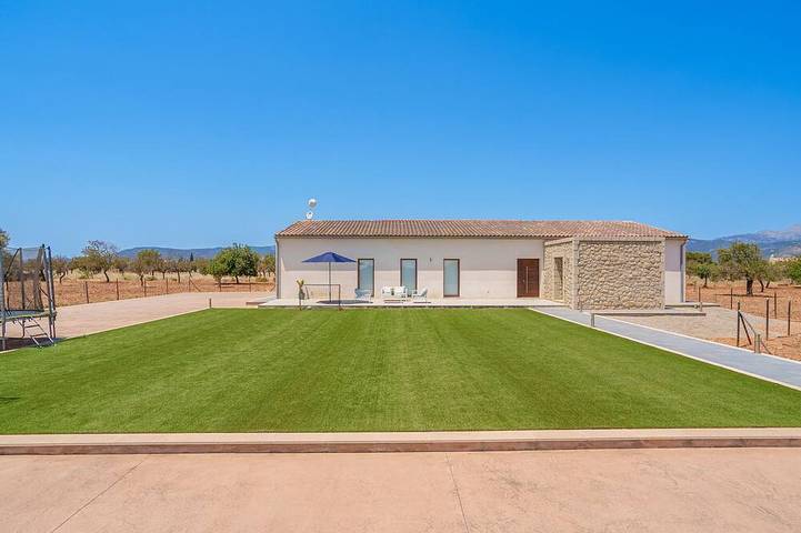 Avantgardistische 3-Schlafzimmer-Villa mit Pool, Garten und 20 Minuten vom Strand entfernt in Biniagual, Binissalem