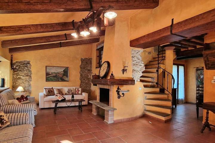 Villa in Pietrasanta mit 2 Schlafzimmern 8 Schlafplätzen in Pietrasanta, Italienische Riviera