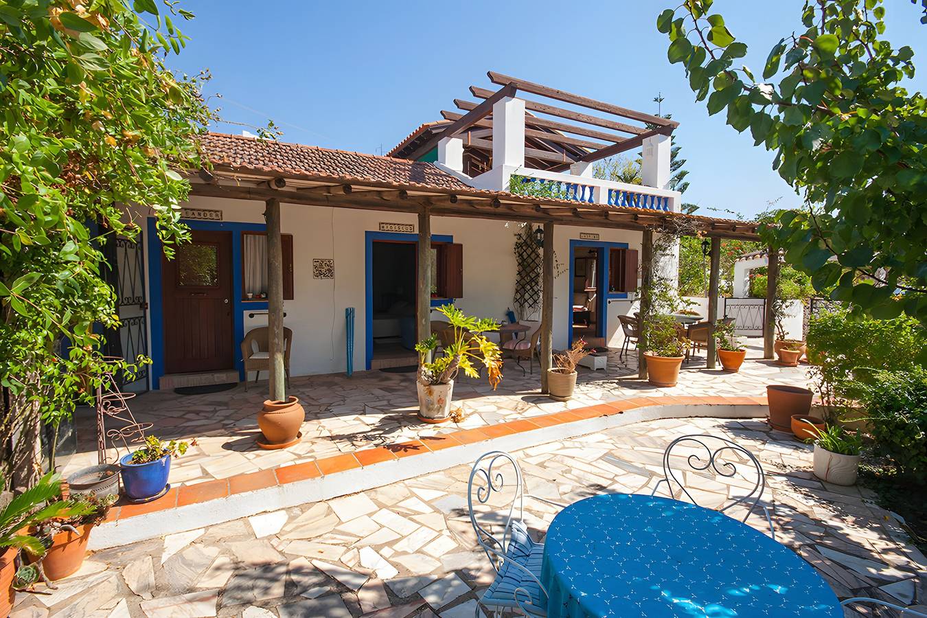 Quinta das Achadas – Hibiscus-Zimmer in Lagos mit Gemeinschaftspool, Natur & Frühstück in Odiáxere, Faro Distrikt