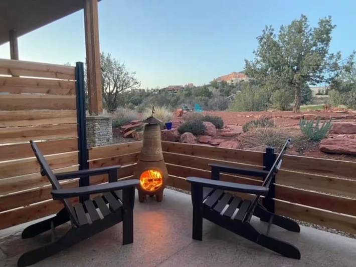 Vacation rental for 2 people, with lake view in Oak Creek Canyon
