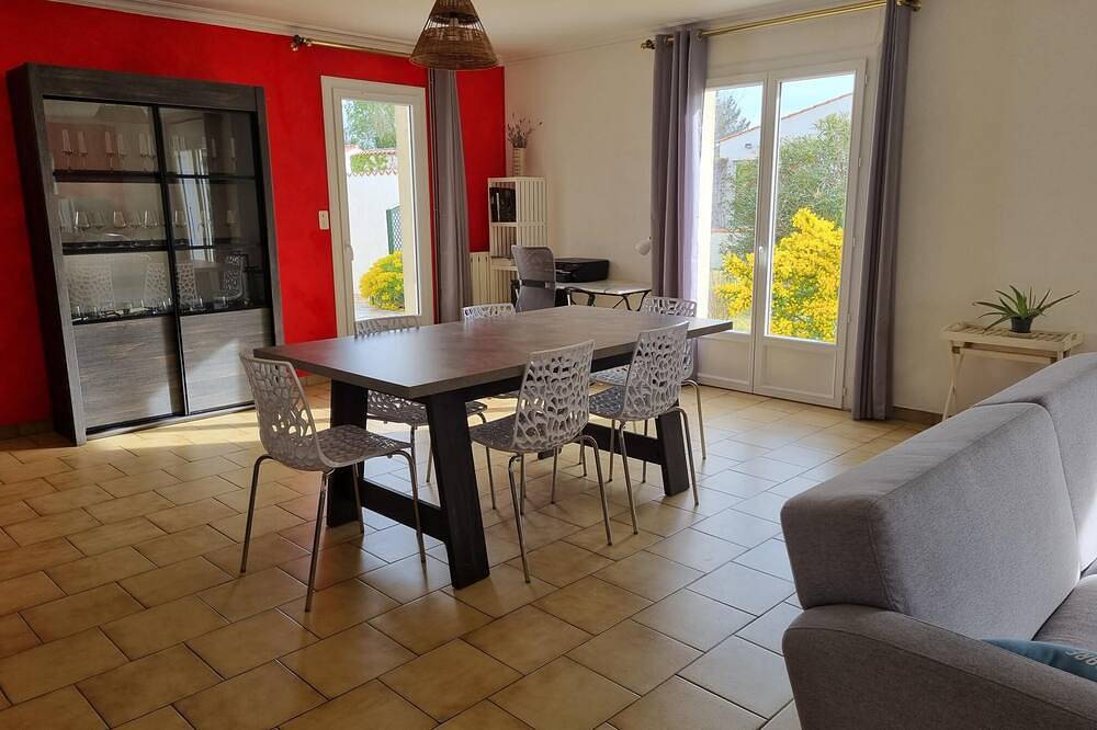 Belle Maison Avec Grand Jardin in Le Château-d'Oléron, Côte de Beauté