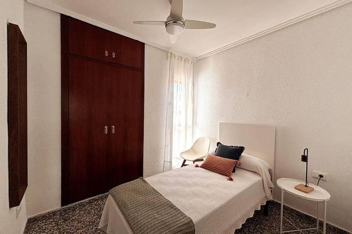 Location de vacances pour 7 personnes, avec vue ainsi que piscine et jardin à Chiva - 4