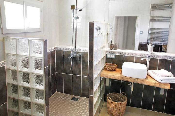 Gîte pour 2 personnes, avec jardin ainsi que balcon et piscine à La Garde-Adhémar - 4