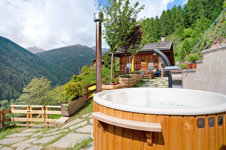 Hütte für 4 Personen, mit Sauna und Whirlpool sowie Garten, mit Haustier im Trentino