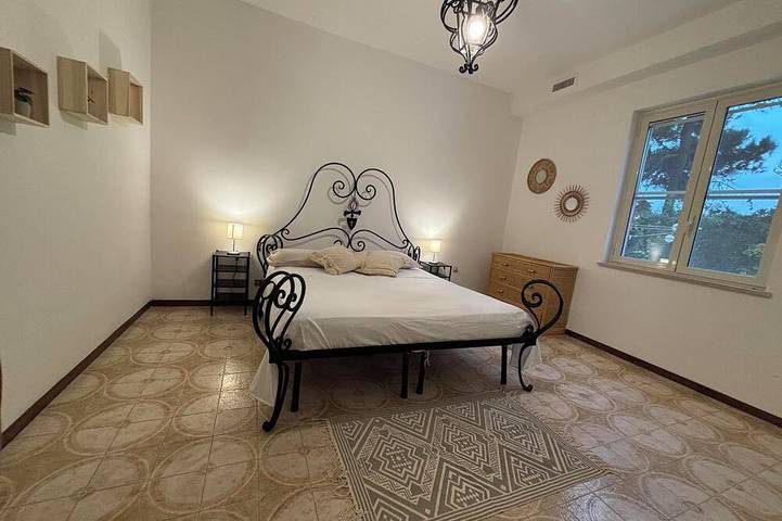 Villa Sofia: un'oasi di tranquillità con accesso diretto sulla spiaggia in Terracina, Agro Pontino