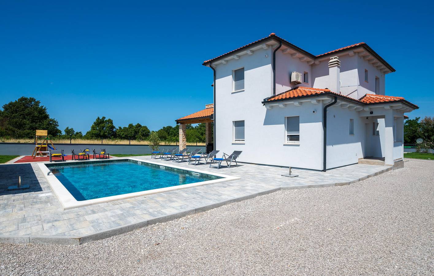 Charmante 2-Zimmer-Wohnung mit beheiztem Pool und Terrasse in der Nähe des Stadtzentrums von Kanfanar in Žminj, Zentralistrien