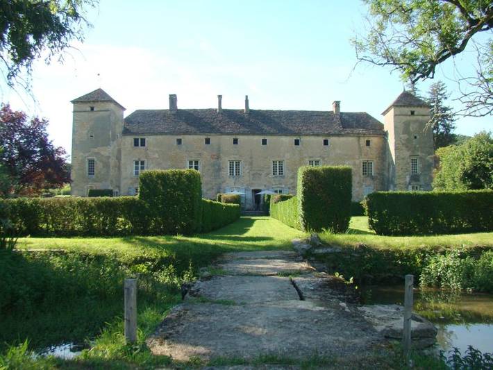 Chambre d’hôte pour 5 personnes, avec vue ainsi que jardin et terrasse, animaux acceptés en Bourgogne