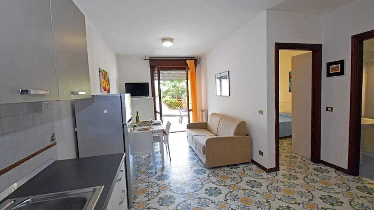 Appartamento intero, Appartamento vacanze per 7 persone con terrazza in Villa Rosa, Provincia di Teramo