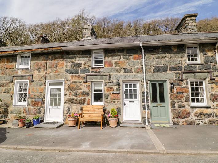 Cottage for 4 people, with Terrace and Garden in Beddgelert