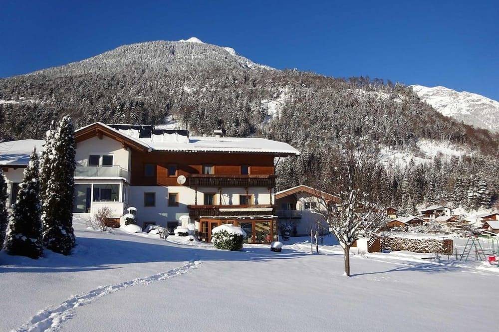 Ganze Wohnung, Landhaus Alpenblick - Ferienwohnung in Wiesing, Bezirk Schwaz