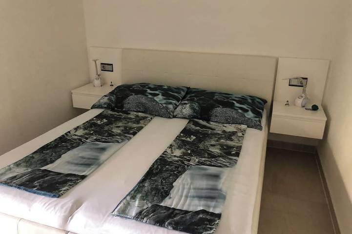 Casa per le vacanze nuova, moderna ***** in una posizione tranquilla con piscina, vicino al mare, posto auto coperto in Pula-Medulin, Vintijan