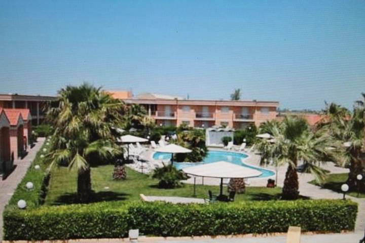 Hôtel pour 2 personnes, avec piscine ainsi que jardin et terrasse à Brindisi - 3