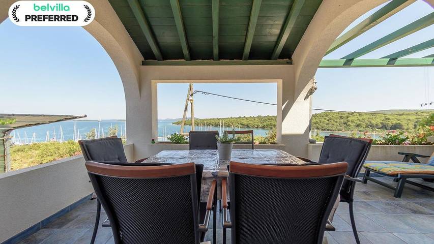 Location de vacances pour 6 personnes, avec jardin à Sali