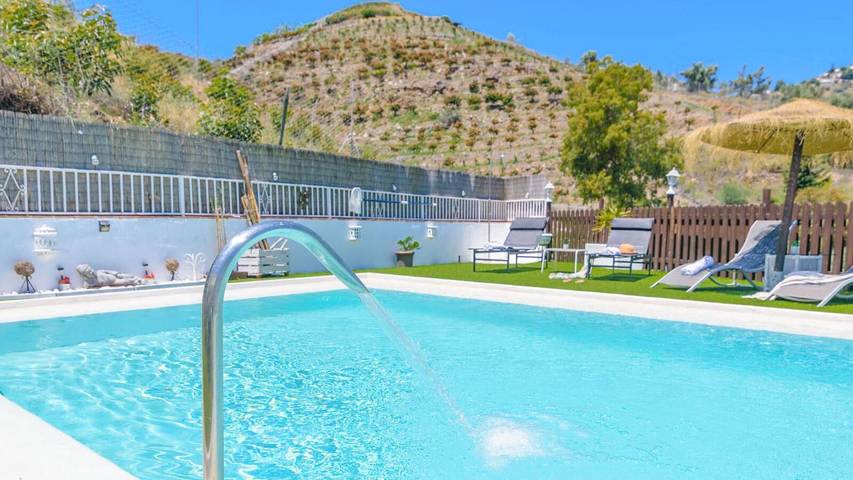 Finca für 6 Personen, mit Balkon/Terrasse und Pool in Torrox - 4