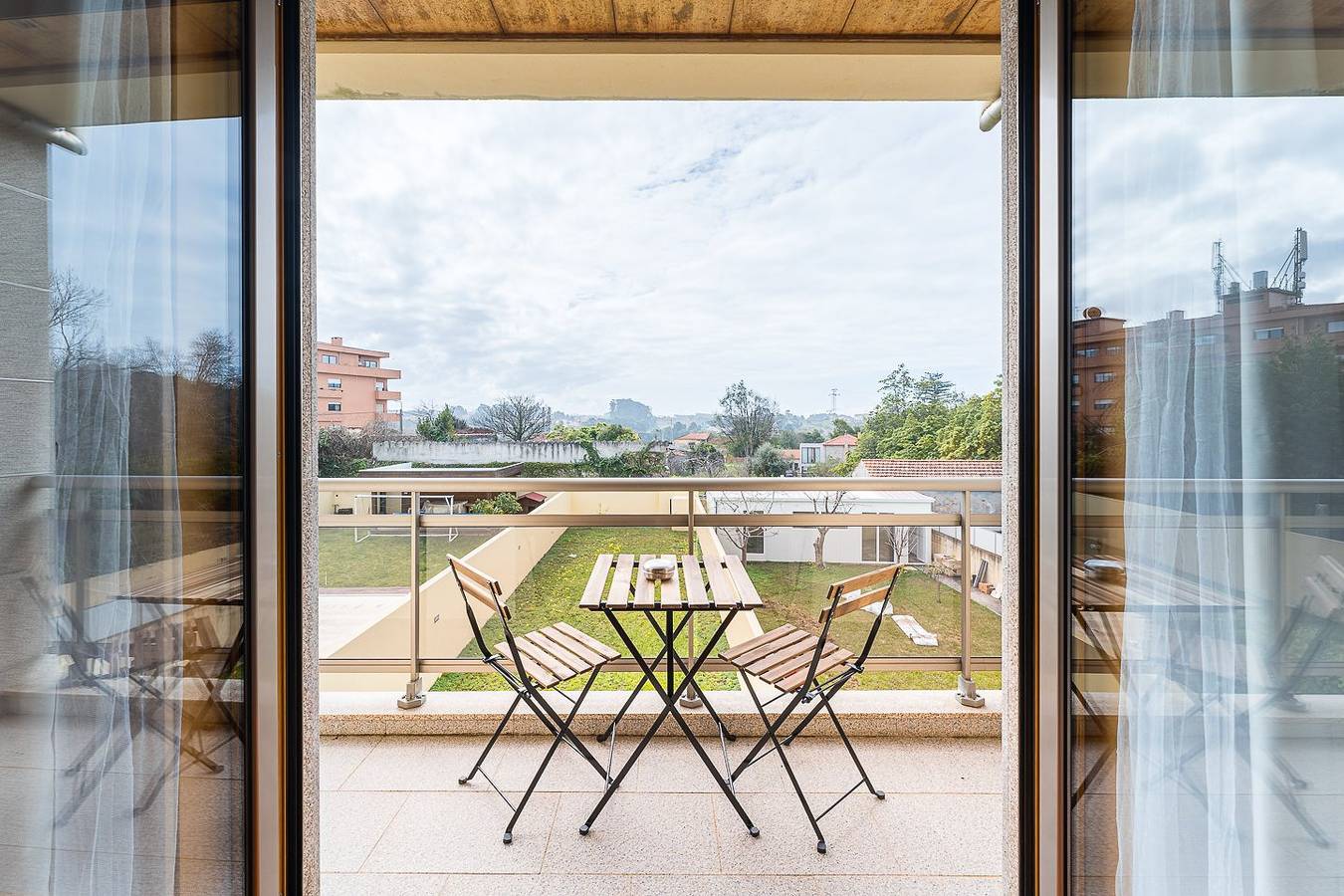 Ganze Wohnung, Ferienwohnung für 8 Personen mit Balkon in Mafamude e Vilar do Paraíso, Porto Distrikt
