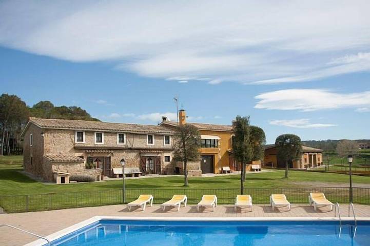 Casa rural para 14 personas, con piscina y jardín en Pla de l'Estany