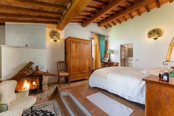 Villa for 14 Guests in Montepulciano, Siena Province, Picture 2