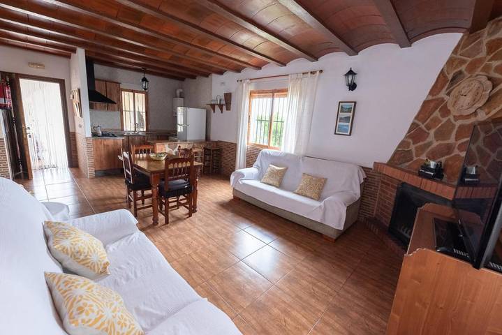 Casa rural para 6 personas, con piscina además de jardín y vistas, Se admiten mascotas en Sierras del Segura - 2