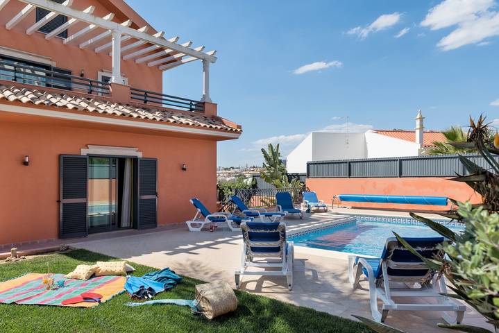 Villa voor 10 personen, met Balkon en Tuin in Olhos de Água