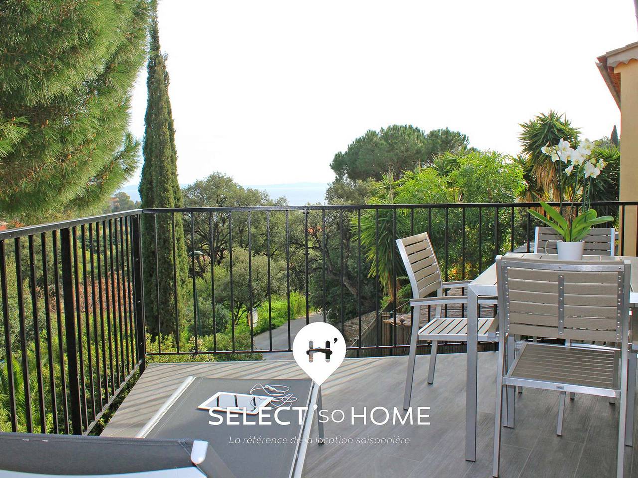 Appartement entier, Vue mer, terrasse & plage à pied par Selectsohome in Le Lavandou, Parc national de Port-Cros