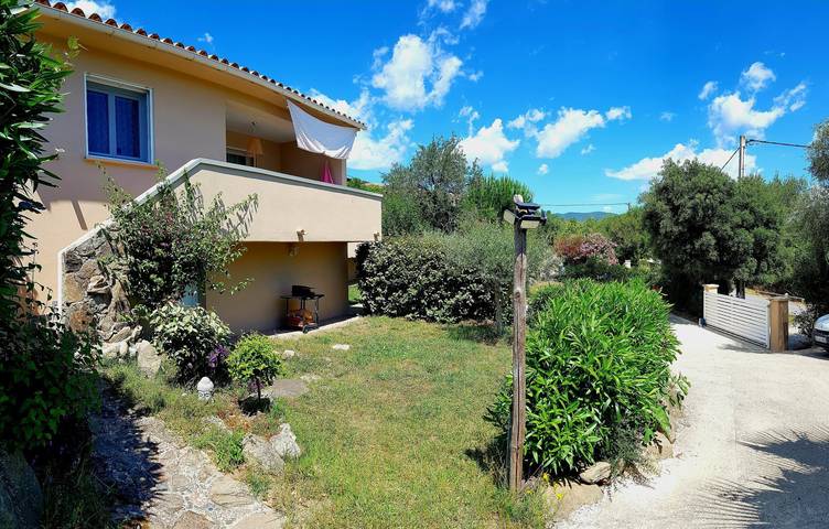 Villa pour 6 personnes, avec piscine ainsi que jardin et terrasse en Corse - 2