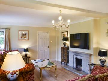 Holiday Rental for 10 People in Bourton-on-the-Water, The Cotswolds, Photo 2