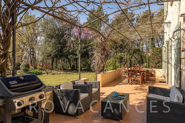 Location de vacances pour 10 personnes, avec jardin et piscine à Callian - 2