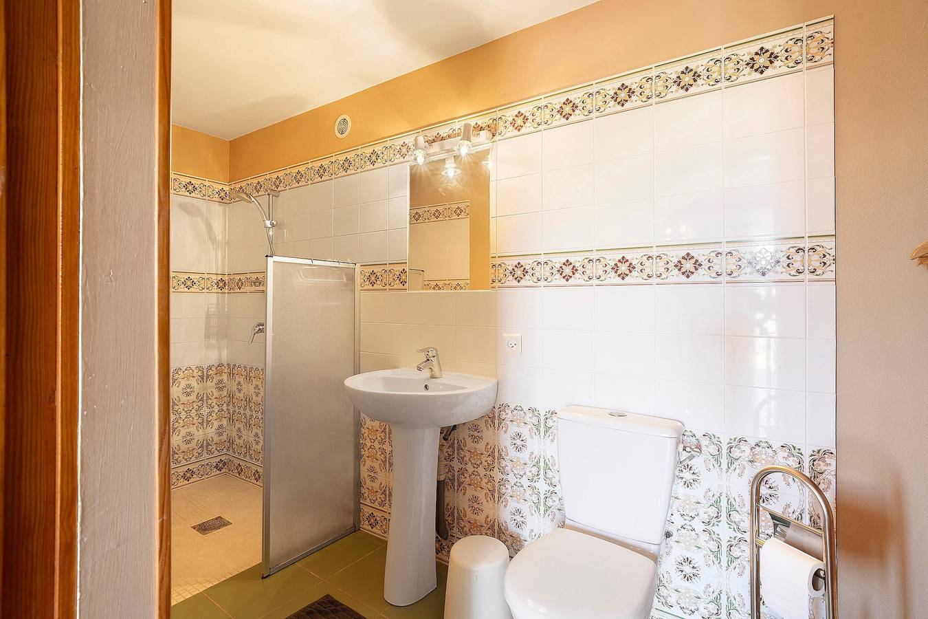 Gästezimmer „La Roseraie“ mit privater Terrasse, Garten und Wlan in Saint-Émilion in Saint-Émilion, Libourne und Umgebung