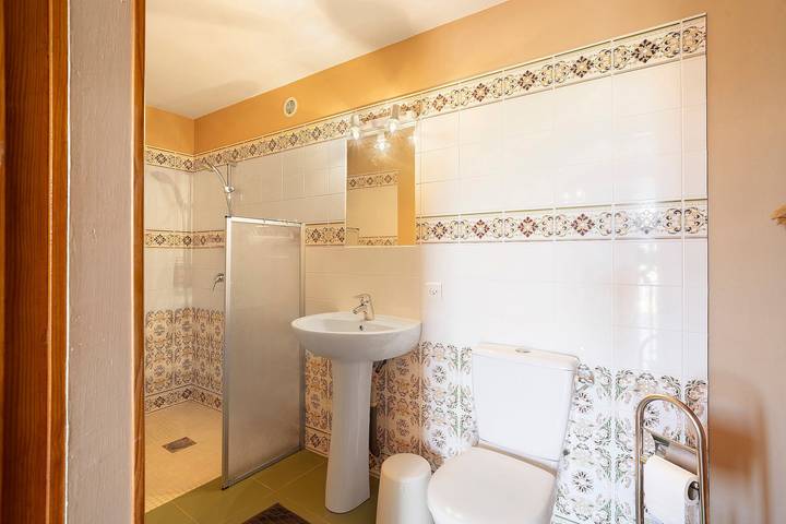 La Roseraie Guest Room with Private Terrace, Garden & Wi-Fi in Saint-Émilion in Saint-Émilion, Libourne region