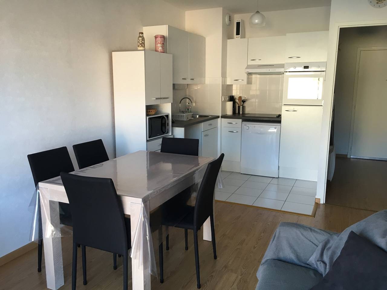 Entire apartment, Just steps from the beach, T2 cabin apartment in Fort-Mahon-Plage with parking in Fort-Mahon-Plage, Abbeville region
