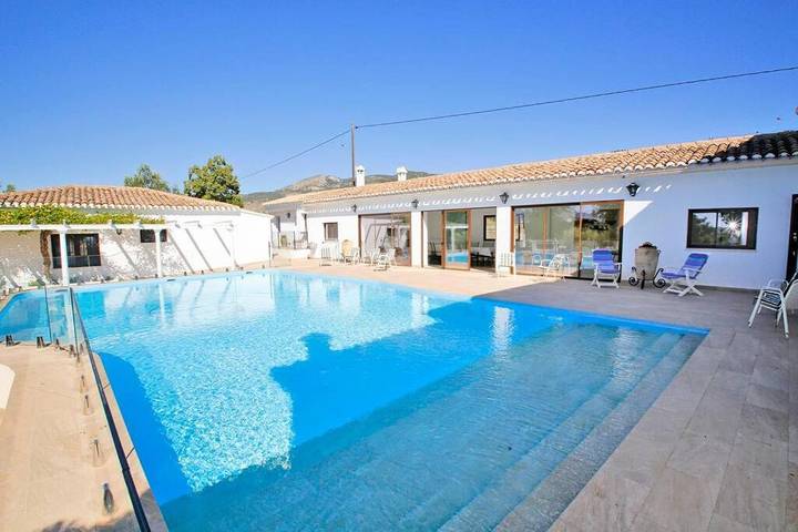 Casa de férias para 14 pessoas, com jardim e terraço e ainda piscina em Alicante (Regiao)