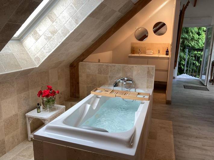 Maison d’hôte pour 2 personnes, avec Jacuzzi et Terrasse ainsi que Jardin et Vue