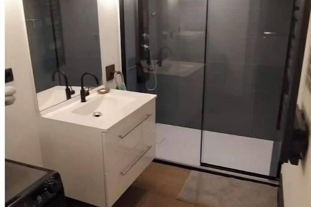 Appartement entier, Gîte de la maison rouge in Cunlhat, Parc Naturel Régional Livradois-Forez