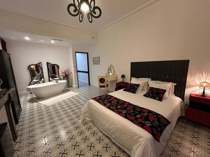 Chambre d’hôte pour 3 personnes, avec terrasse ainsi que piscine et jardin à Béziers