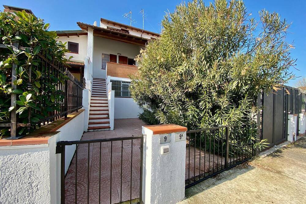 Vertical house with private garden,2 climate in Lido delle Nazioni, Ferrara Province