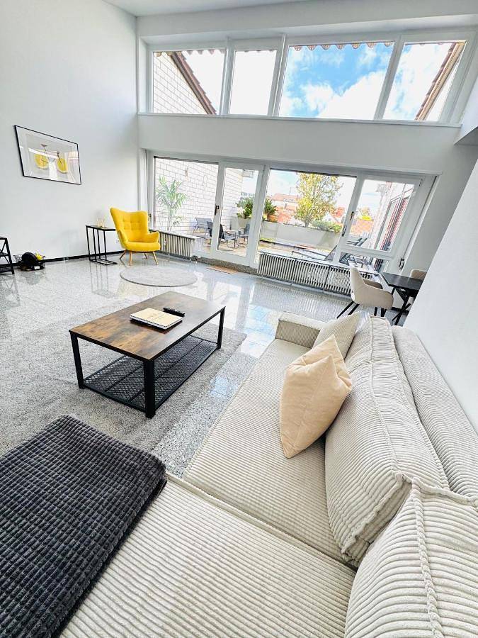 Ferienwohnung für 5 Personen, mit Terrasse und Ausblick in Weinheim