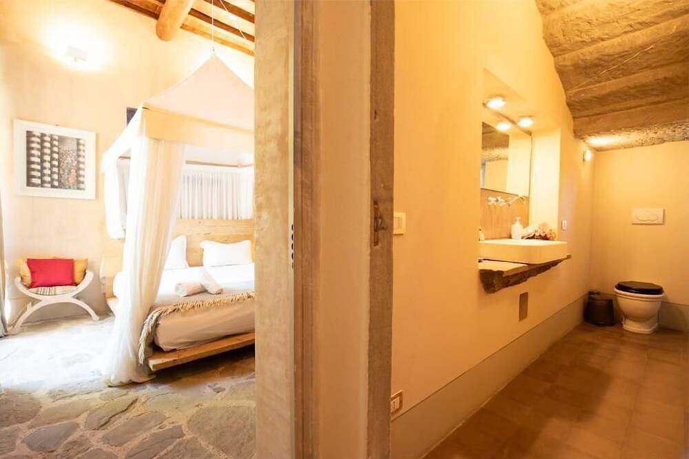 Breathtaking Villa with stunning pool on the hills overlooking Florence in Gavinana Galluzzo, Florence