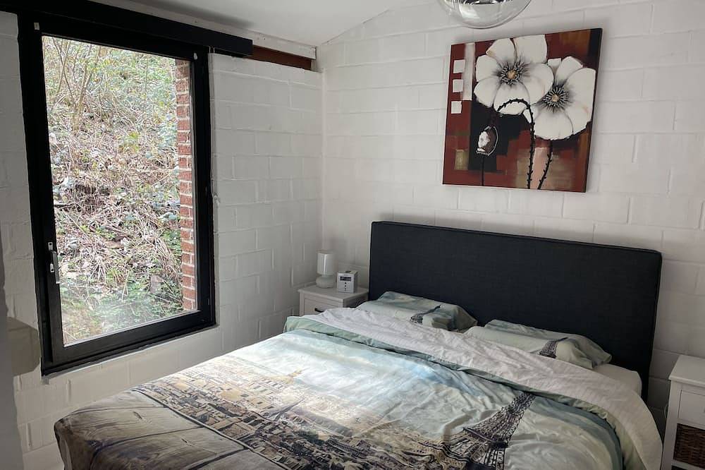 Gezellige Chalet met groot zonneterras in Domaine du Bonsoy Hastière bij Dinant in Hastière, Regio Namur