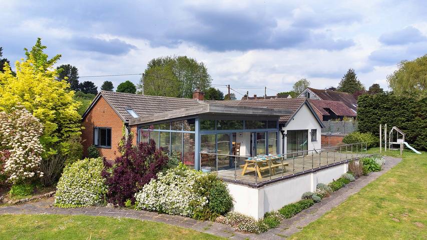Bungalow for 10 people, with Garden in Shropshire