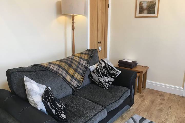 Pretty cottage with enclosed patio and private hot tub with stunning veiws in Nidderdale AONB