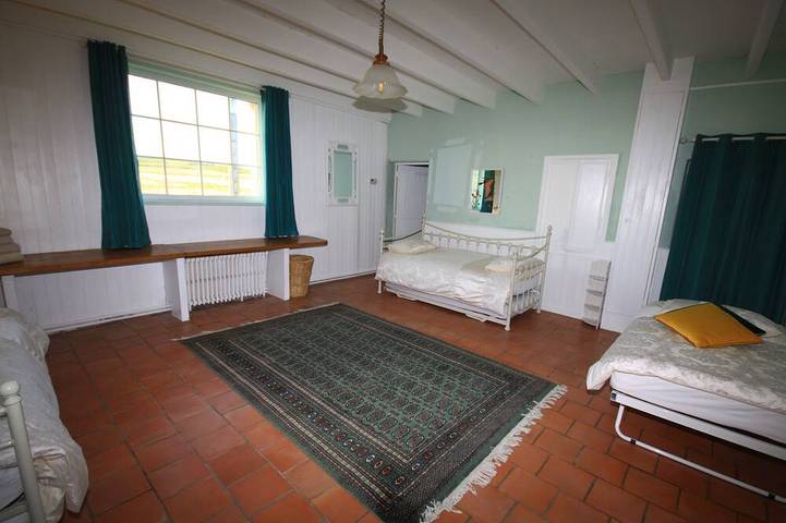 Location de vacances pour 13 personnes, avec terrasse et jardin dans Baignes - 4