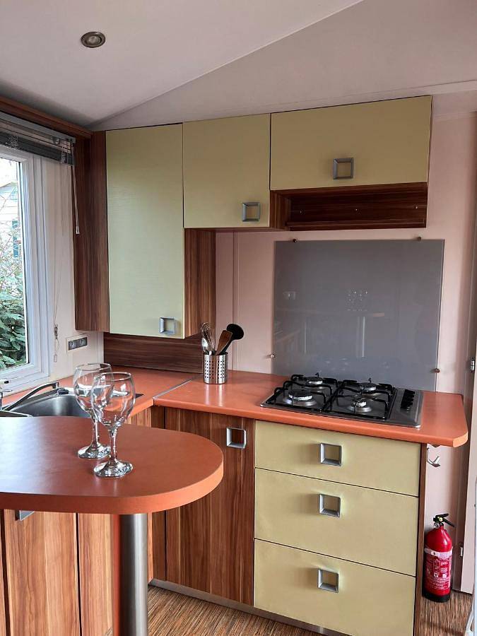 Camping pour 6 personnes, avec Terrasse ainsi que Jardin et Piscine à La Roque-d'Anthéron - 3