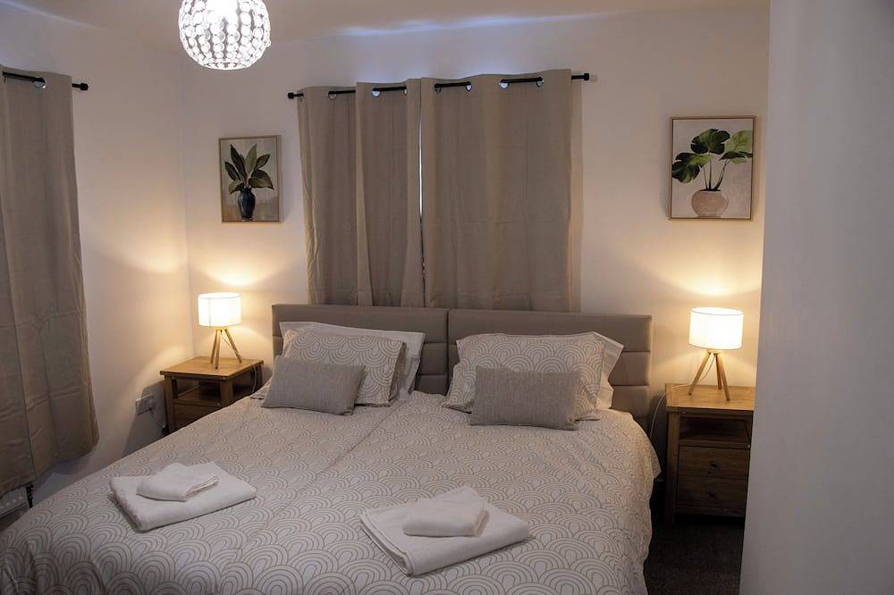 Comfy 3-bedroom house with Wifi and parking in Stevenage in Stevenage, Hertfordshire